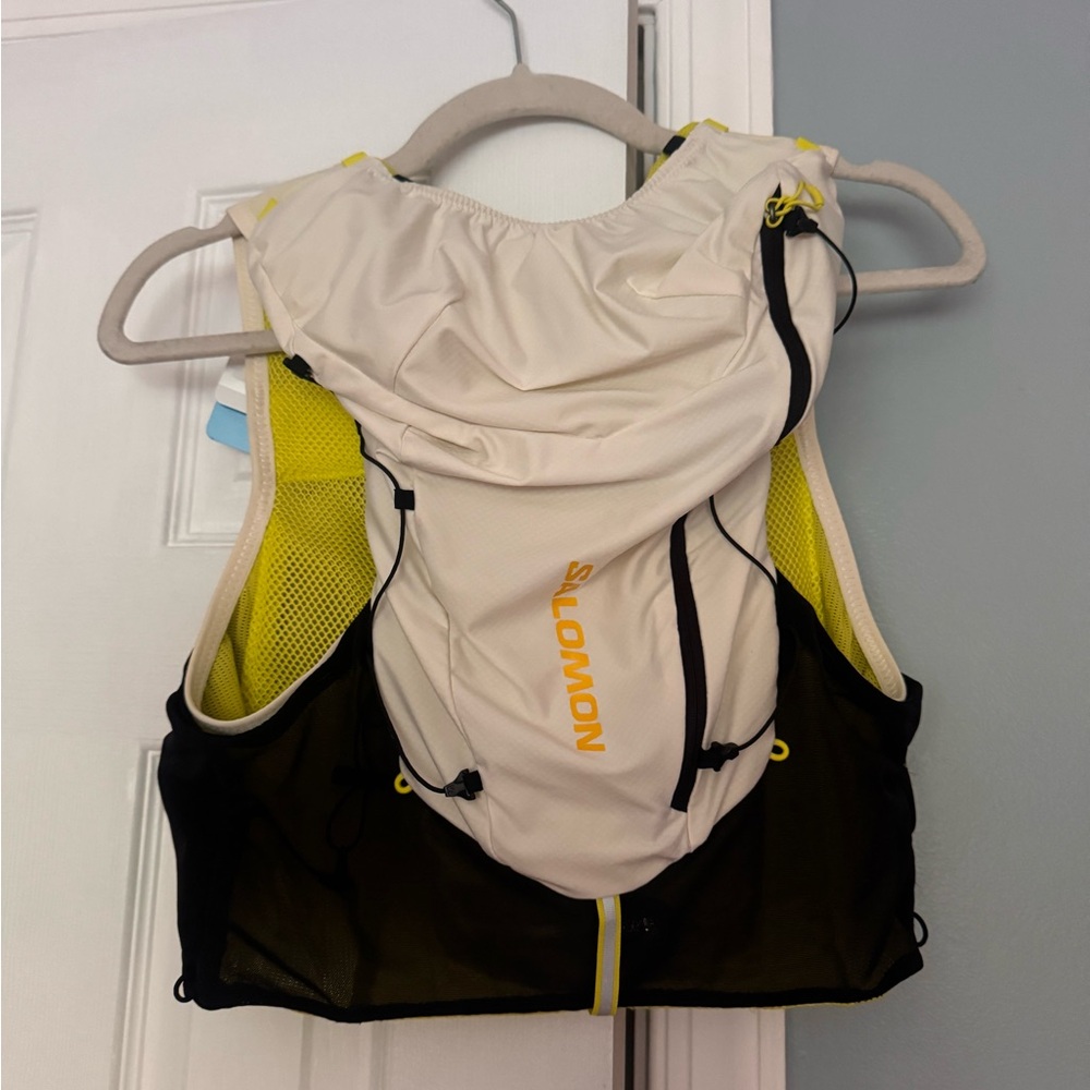 NWT Salomon ADV skin 12 vest in vanilla ice / black - Picture 6 of 6